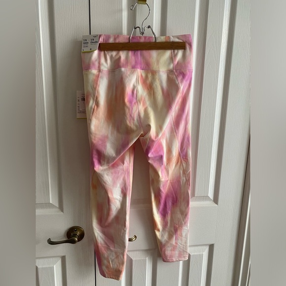 Old Navy 7/8 ankle go dry high rise athletic pants NWT - Picture 3 of 5